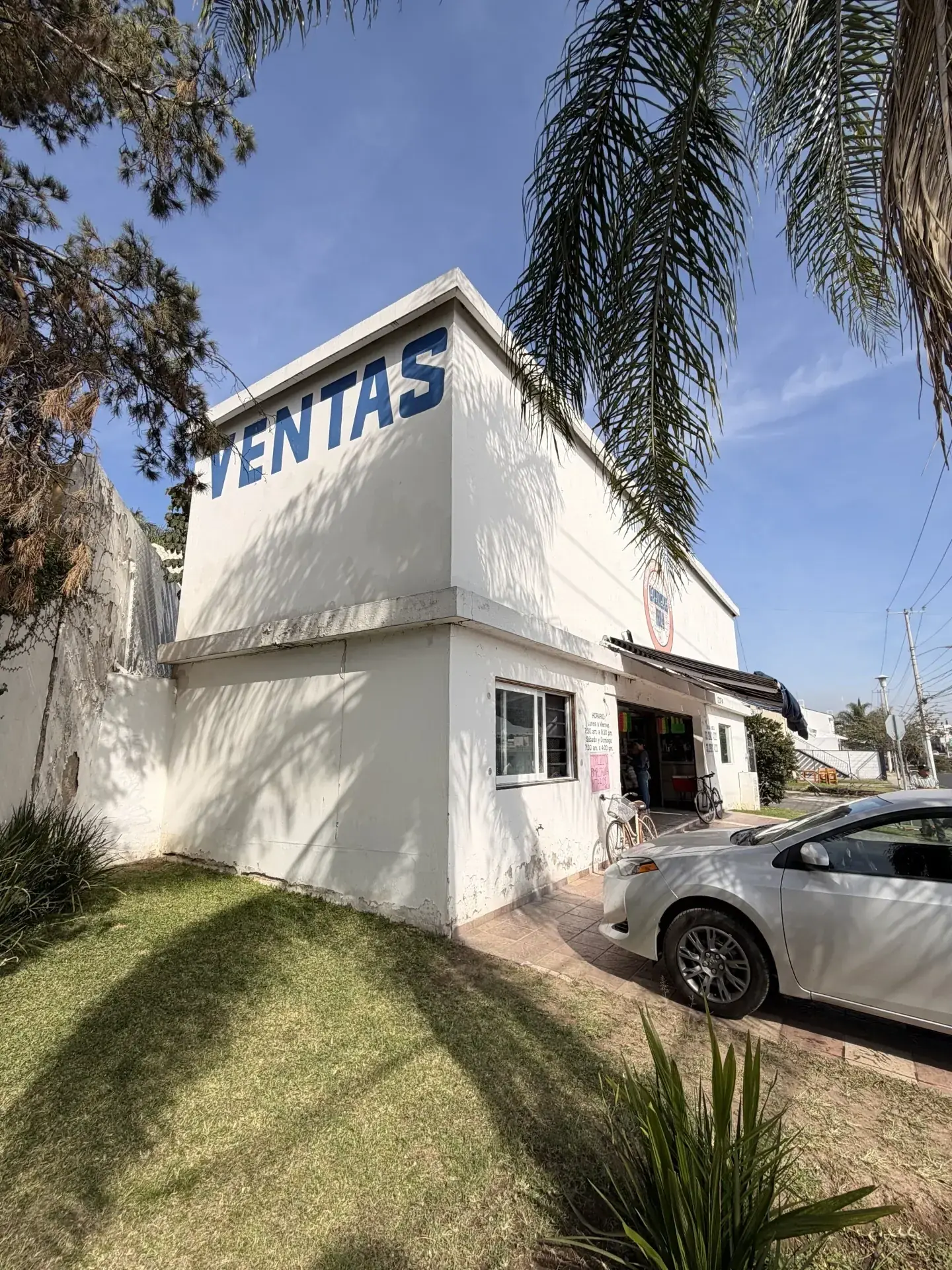 Servicio de demoliciones en zapopan con personal y maquinaria especializada, enfocado en seguridad, retiro de escombro y avance de obra en Zapopan y Guadalajara.