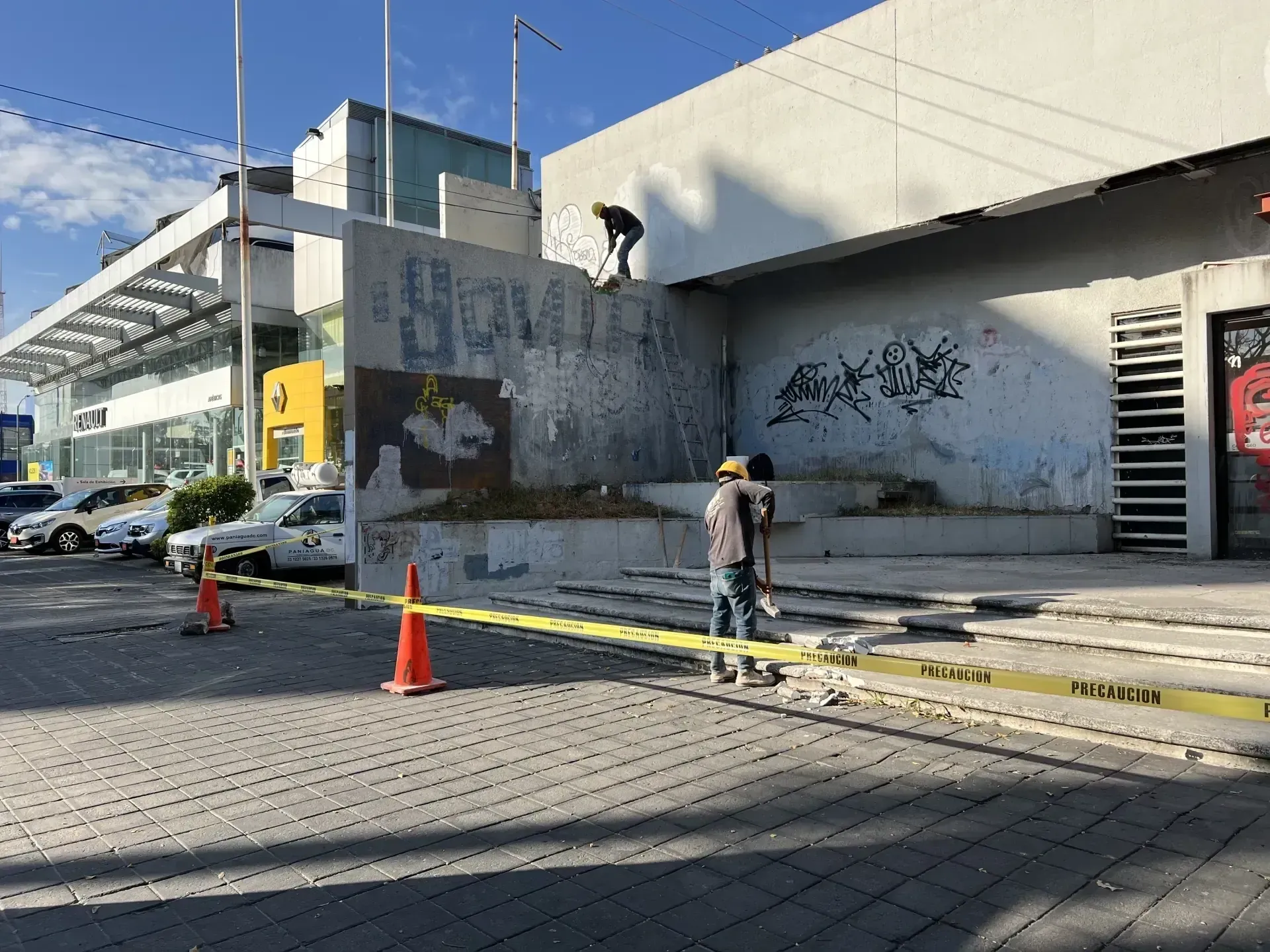 Servicio de excavaciones con personal y maquinaria especializada, enfocado en seguridad, retiro de escombro y avance de obra en Zapopan y Guadalajara.