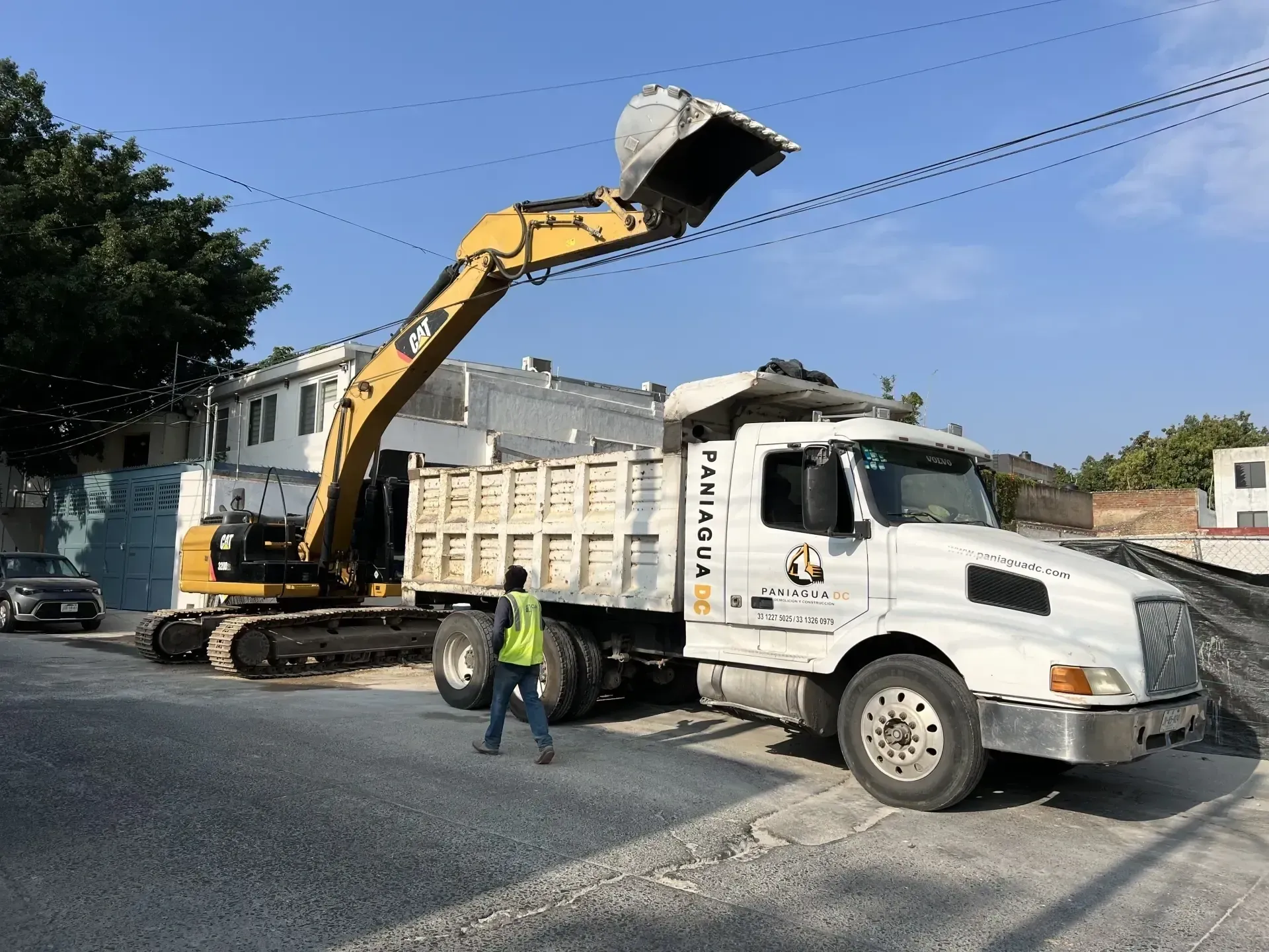 Servicio de limpieza de escombro con personal y maquinaria especializada, enfocado en seguridad, retiro de escombro y avance de obra en Zapopan y Guadalajara.
