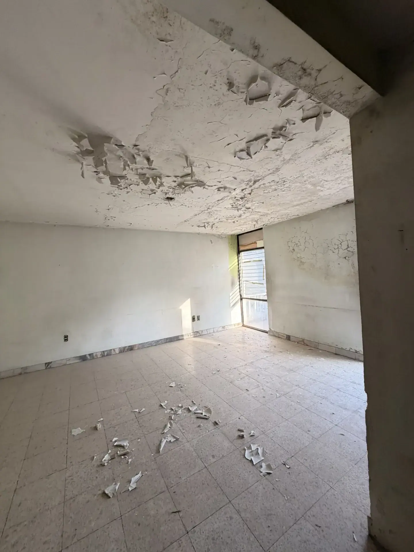 Servicio de limpieza de escombro con personal y maquinaria especializada, enfocado en seguridad, retiro de escombro y avance de obra en Zapopan y Guadalajara.