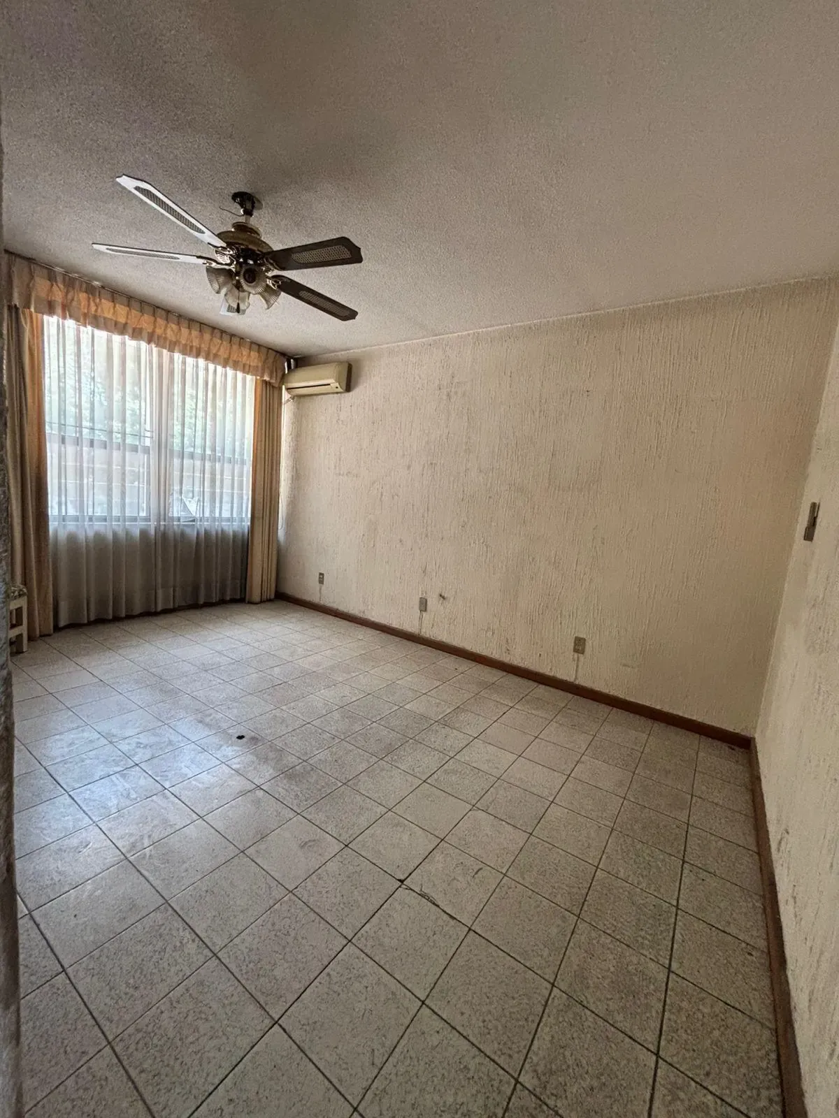 Servicio de limpieza de escombro con personal y maquinaria especializada, enfocado en seguridad, retiro de escombro y avance de obra en Zapopan y Guadalajara.