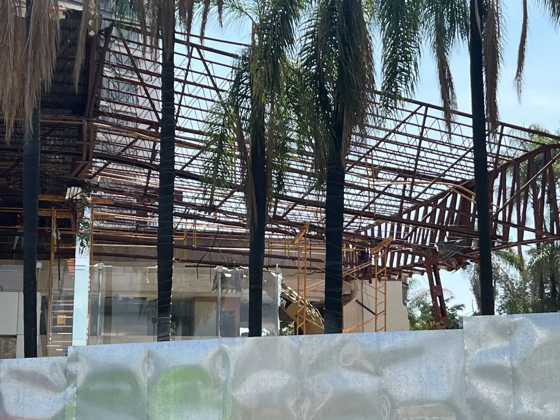 Servicio de proyecto de construccion con personal y maquinaria especializada, enfocado en seguridad, retiro de escombro y avance de obra en Zapopan y Guadalajara.